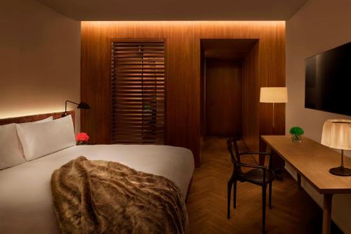 Deluxe Room, 1 King image 4