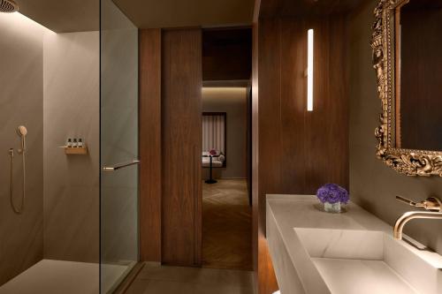 Deluxe Santa Caterina Room, 1 King image 3