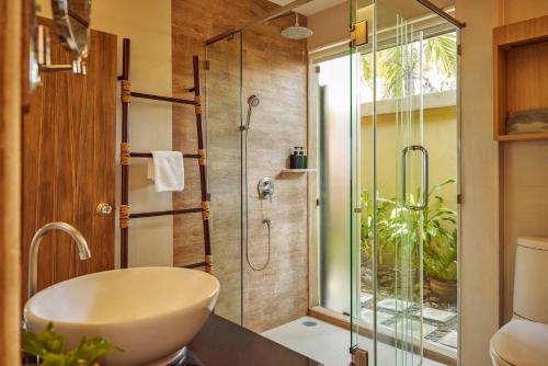 Beachfront villa with private pool image 2