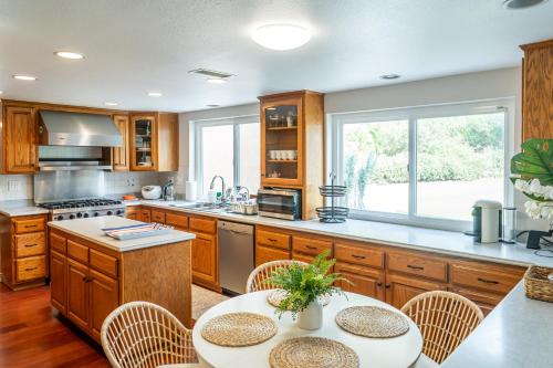 Konyha, Luxurious Villa in Diamond Bar- Private Cul-de-Sac in Diamond Bar (Kalifornia)