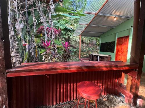 Cabinas El Mango in Hone Creek