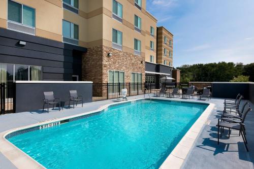 Fairfield Inn and Suites Charlotte Monroe - image 8