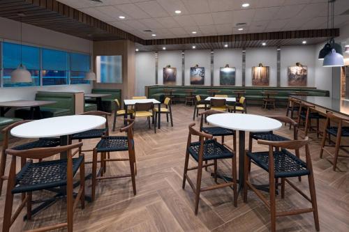 Fairfield Inn and Suites Charlotte Monroe - image 7