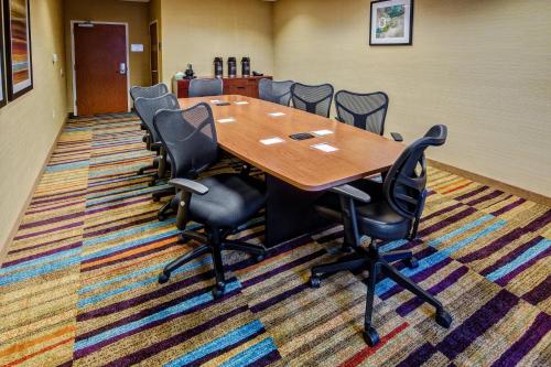 Fairfield by Marriott Inn & Suites Naples - 회의실/연회장