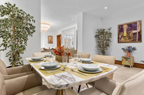 250 SqM MEGA MANSION - image 12