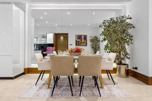 250 SqM MEGA MANSION - image 4