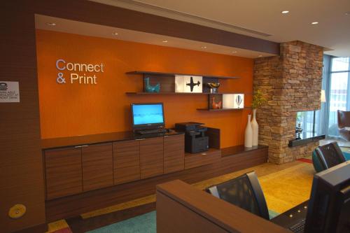 Fairfield Inn & Suites by Marriott Columbus Airport - image 2