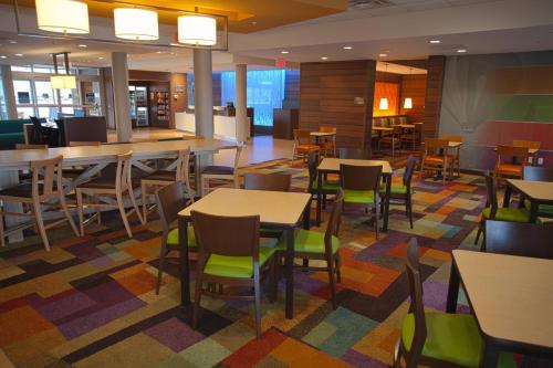 Fairfield Inn & Suites by Marriott Columbus Airport - image 11