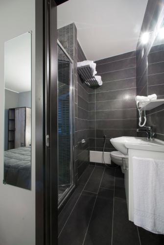 Quadruple Room image 5