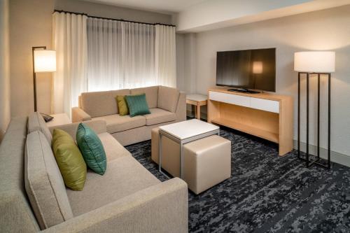 1 Bedroom Presidential Suite, 1 King, Sofa bed