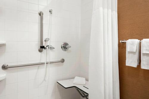 Vannituba, Comfort Inn & Suites Lima Northwest in Lima (OH)