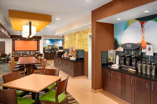 طعام و مشروبات, Fairfield by Marriott Inn & Suites Lima in ليما