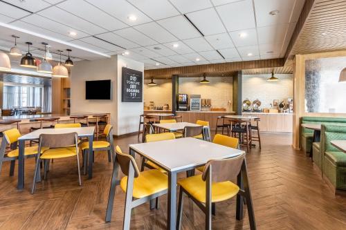 Fairfield by Marriott Inn & Suites Dallas DFW Airport North/Coppell Grapevine - 식음료(F&B)