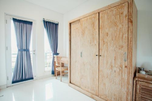 King Room with Garden View image 4