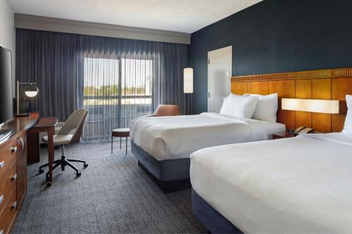 Double Room with Two Double Beds image 5