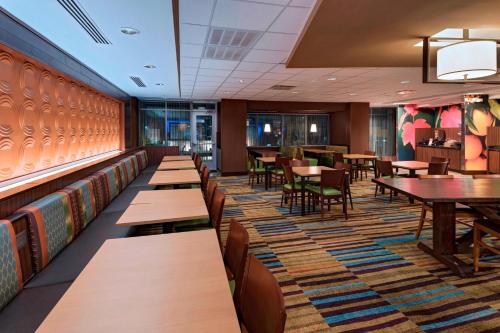 Fairfield Inn & Suites by Marriott Dublin - image 9