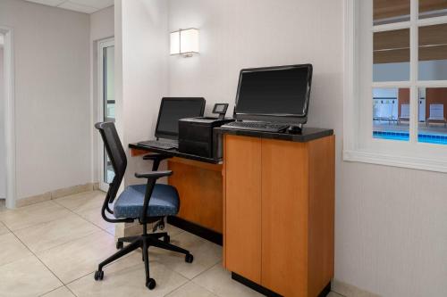 Fairfield Inn & Suites Denver Airport - image 3