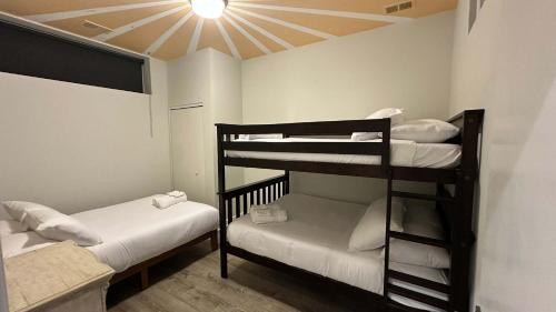 New Built Apartment Sleeps 8 in Chicago, USA