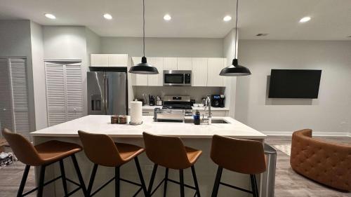 New Built Apartment Sleeps 8 in Chicago, USA