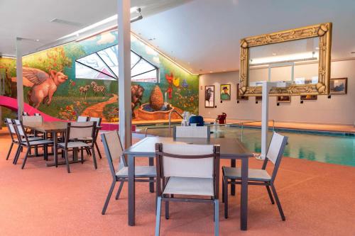 Fairfield Inn & Suites by Marriott Fair Oaks Farms - image 6