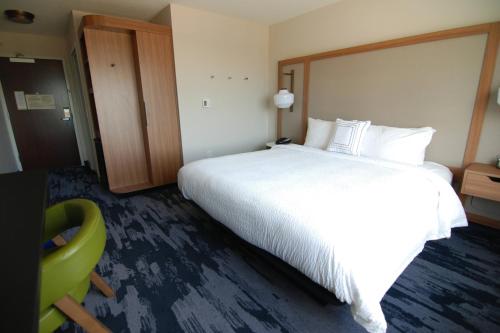 Guest room, 1 King, City view