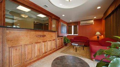 Best Western Jamaica Inn in Queens