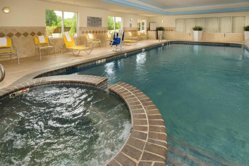 Fairfield Inn & Suites by Marriott Marshall - image 10