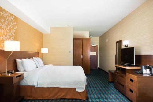 Fairfield Inn & Suites by Marriott Rochester Mayo Clinic Area/Saint Marys - image 2