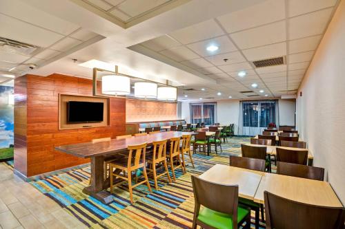 레스토랑, Fairfield by Marriott Inn & Suites Christiansburg in 크리스찬스버그 (VA)
