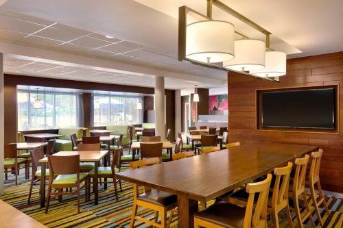 Fairfield Inn & Suites by Marriott Lancaster East at The Outlets - image 10