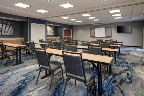 Fairfield by Marriott Inn & Suites Denton - 회의실/연회장