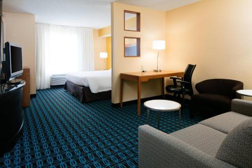 Fairfield Inn & Suites Kansas City Airport - image 7