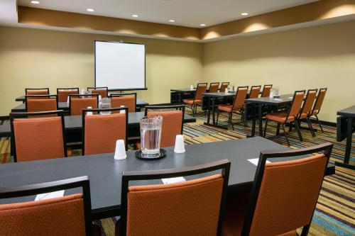 Fairfield by Marriott Inn & Suites Kansas City Airport - 회의실/연회장