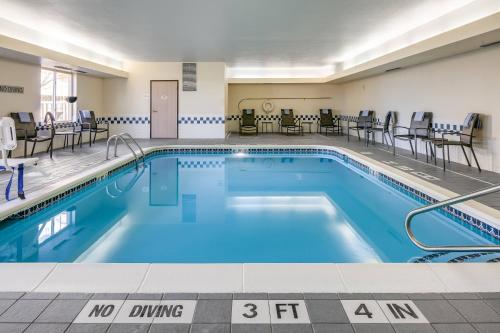 Fairfield Inn & Suites Kansas City Airport - image 2