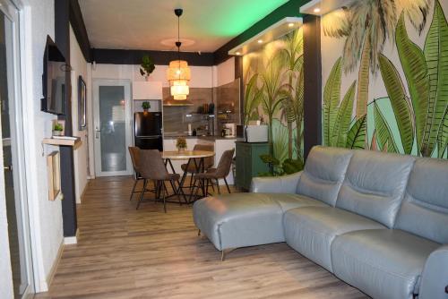 VSS Tropical Oasis in Arecibo - Modern Comfort & Island Vibes in Arecibo