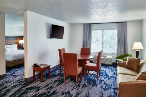 Fairfield Inn & Suites Detroit Livonia - image 14