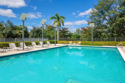 엘리먼트 바이 메리어트 마이애미 국제공항 - 수영장
