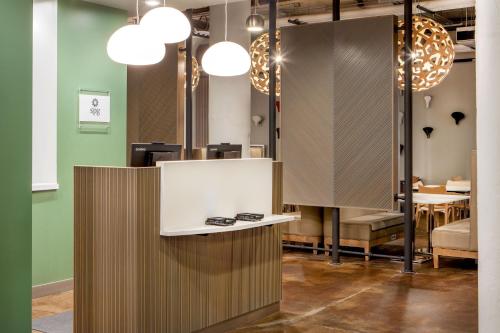 ล็อบบี้, เอลเลเมนต์ โมลีน (Element Moline) in โมลีน (IL)