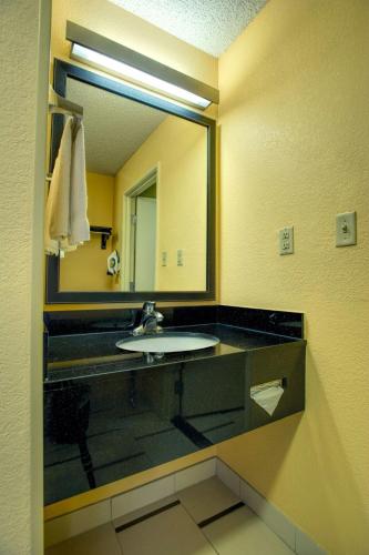 Fairfield Inn by Marriott Las Cruces - image 8