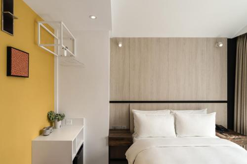 Double Room with Balcony image 1
