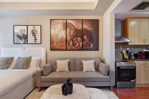 Luxury JLT Studio Lake View Metro & Marina, Dubaï (photo 4)