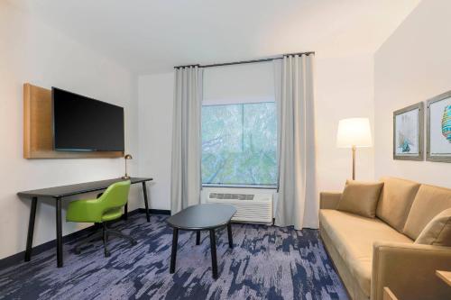 Fairfield by Marriott Inn & Suites Cape Coral North Fort Myers, Cape Coral (photo 10)