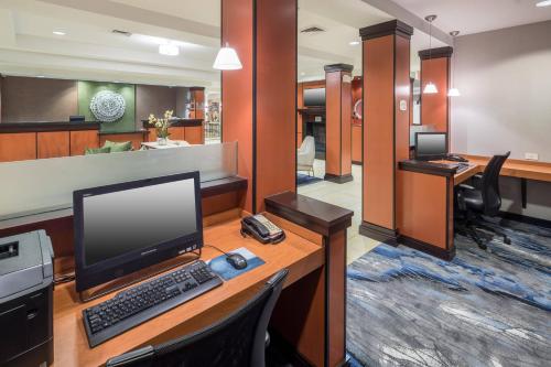 Fairfield Inn & Suites Kansas City Overland Park - image 6