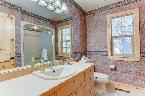 3 Mt. Baker-AC-Hot Tub-4BR/3BA - image 2