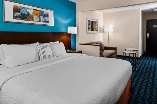Fairfield Inn by Marriott Dothan - image 9