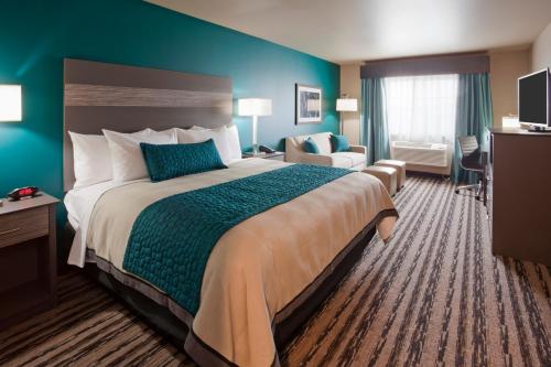 GrandStay Hotel & Suites Valley City