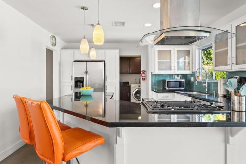 Palm Springs Life-Pool-3BR/2.5BA - image 2