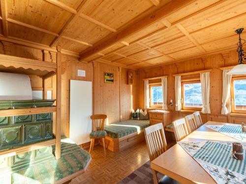 Chalet in Mayrhofen near Ski Slopes, Хиппах (фото 8)