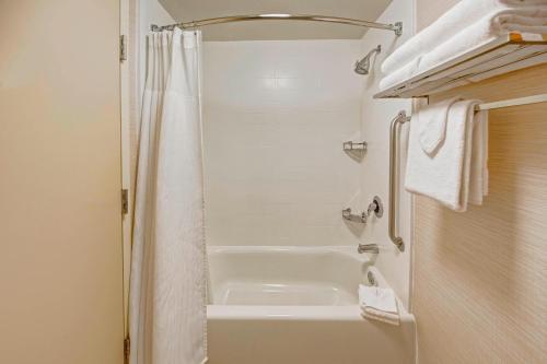 Fairfield Inn and Suites by Marriott Orlando Near Universal Orlando - image 11