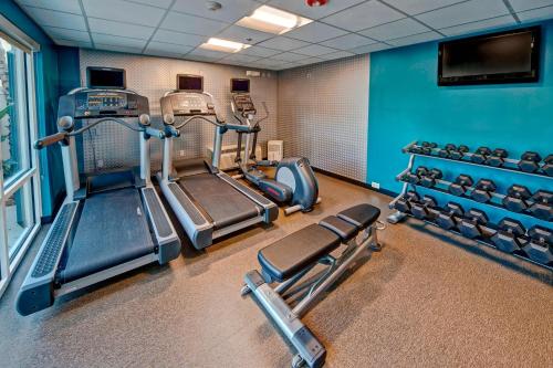 Fairfield Inn and Suites by Marriott Orlando Near Universal Orlando - image 6